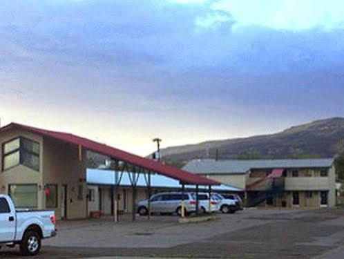 Travel Motel Raton Exteriér fotografie